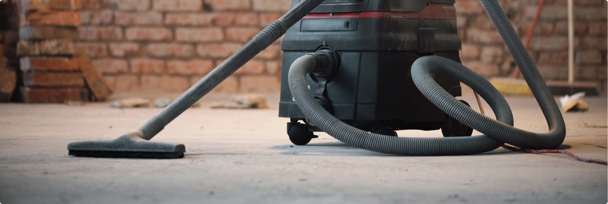 Industrial vacuum cleaning sub floor